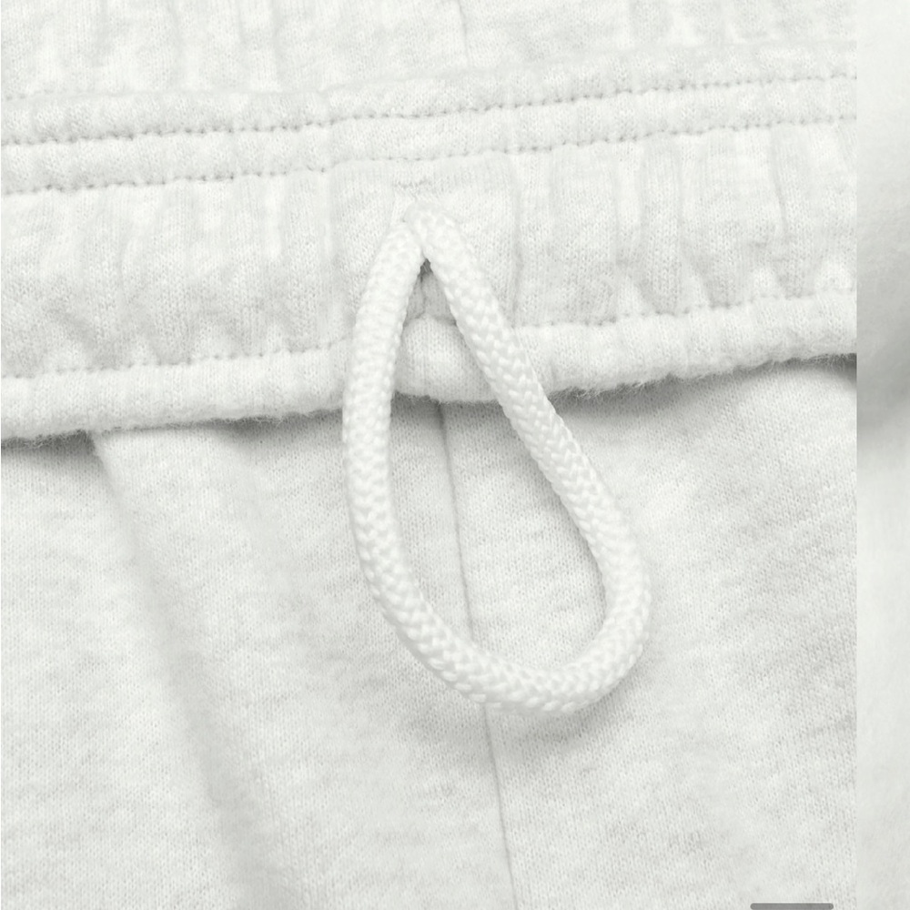 Aritzia sweatfleece cozy sweatpants mega in heather cloud white - Picture 8 of 11